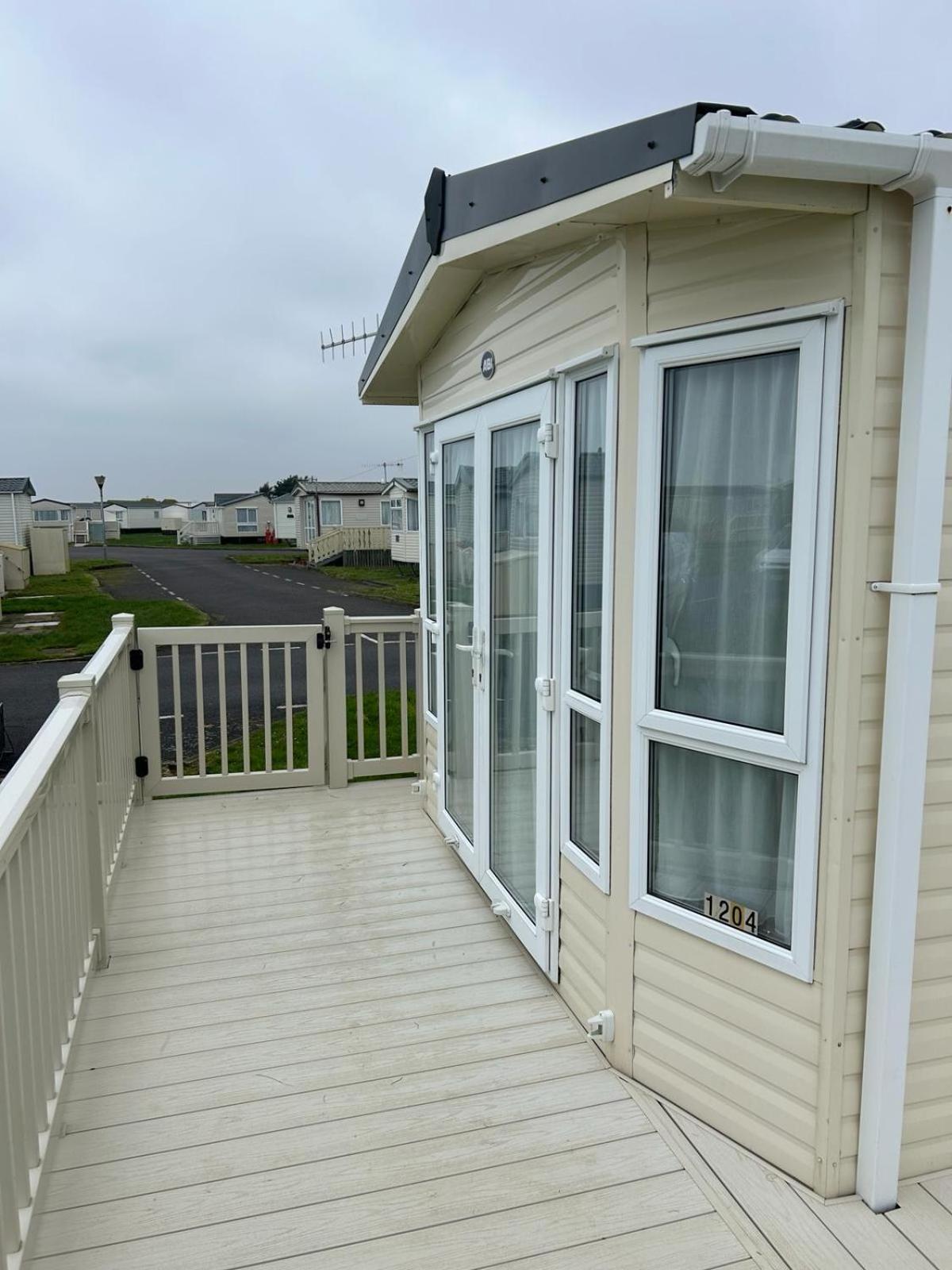 Sunny Escape Villa Selsey Exterior photo